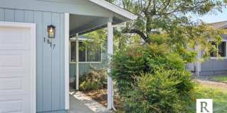 2 Bed / 1 Bath Home with Fenced Backyard in South Medford Gallery 3