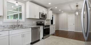 Charming Renovated Home with Spacious Yard & Detached Garage in South Nashville Gallery 9