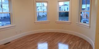 Charming 3 Bedroom-No Broker Fee Gallery 6