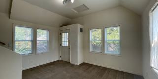 Vintage 3BR House Close to Campus! Gallery 22