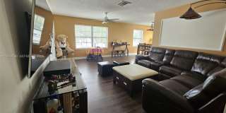 161 SE Village Dr Gallery 4