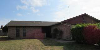 West side home located close to shopping, restaurants Gallery 1