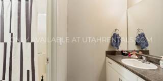 866 E 700 N Gallery 10