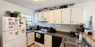 Oak Village - Beautiful 2 Bedroom, 1 Bathroom Townhome Gallery 3