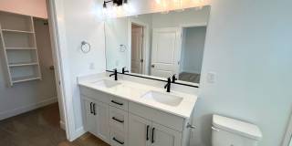 Townhome in Woodland Estates - Pool Access Gallery 14