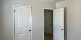 Like new home on cul-de-sac lot with 3 bedrooms, loft and 2.5 bathrooms! Gallery 21