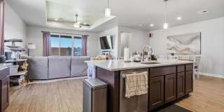 Beautiful 4 bedroom home with Solar Panels Gallery 10