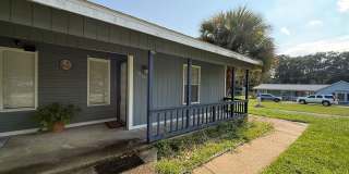 Pensacola - Ferry Pass - 2 bedroom, 1 bathroom - lawn care included Gallery 1