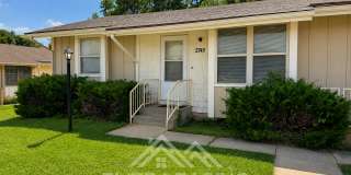 2 Bed Duplex with Finished Basement & Large Backyard Gallery 1