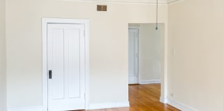 2200 W Foster Ave Gallery 24