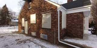 3 bedroom 1 bath bungalow now available! - $1100/mo Gallery 3