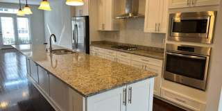 Gorgeous 4-Bed 3.5-Bath Townhouse next to Ft Meade Gallery 4