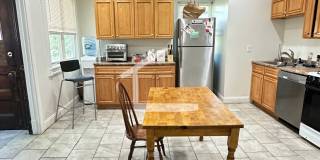 Gorgeous modern entire home perfect for large student groups available 9/1/2027 Gallery 9