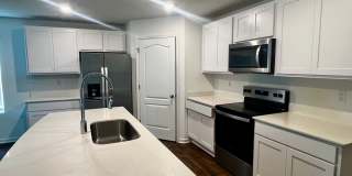 Like-New 2025 4-bedroom home for rent Gallery 8