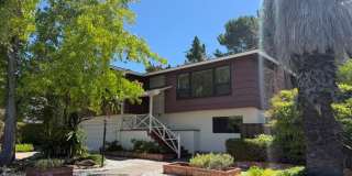 Spacious home in the hills of Redwood City Gallery 1