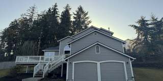 Illahee Home with a View and Two Primary Suites Gallery 1