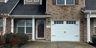 The Villas at Evergreen Farms / 3 Bedroom / 3 Bathroom / Fenced Patio / 1 car garage Gallery 1