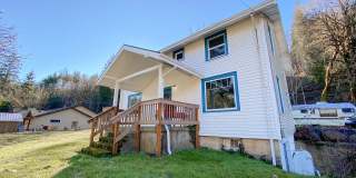 Beautiful Country Living 4 Bed + 1 Bath!! Updated House with tons of Charm! Washer and Dryer Hookups Gallery 1