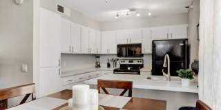8020 East Thomas Road Gallery 8