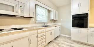 Charming 2BR with Refinished Hardwoods Gallery 10