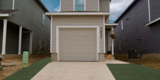 Charming 3 Bed 2 Bath Home in Alamo Ranch - Internet & Pest Control Included! Gallery 1