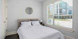 Modern condo, great location, fully Furnished! Gallery 19