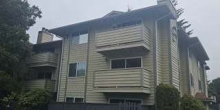 Renton Sunset Heights Condominiums - 2 bedroom 1 bathroom lower floor unit - Water, Sewer  Garbage included- Available NOW!! Gallery 1