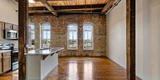 United Jewelers and Lee Hardware Apartments Gallery 33