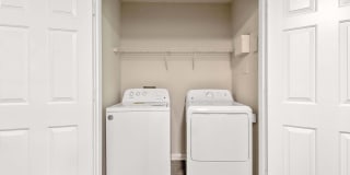 Alexander Crossing Apartments & Townhomes Gallery 8