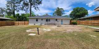 Spacious 4BR/2BA Brick Home with Fireplace, Large Island! Gallery 14