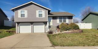 3BR, 2.5BTH, 2CAR ATT GAR, Privacy Fenced Yard - In Washburn Rural Schools! Gallery 1