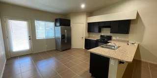 3 Bedroom Townhome in Desert Sky! Gallery 5