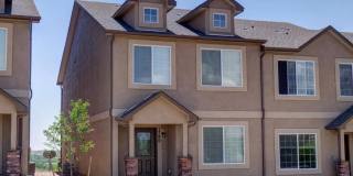 Amazing Views with this 3 bed, 2.5 bath Townhome Gallery 1