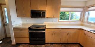 Bayview Condo 2 Bedrooms with Gas Fireplace  - S State St Gallery 16