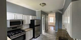 3 BR/ 2BA Central Gardens Bungalow Gallery 10