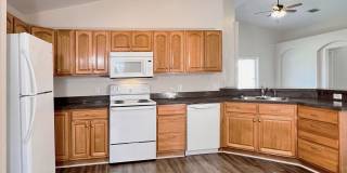 Spacious Three-Bedroom Home in Savannah Estates Gallery 9