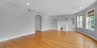 6144 N Washtenaw Ave Gallery 4