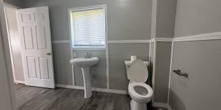 2 Bed House w/ Ramp Access and Fenced in Back Yard + Walk In Shower Gallery 12