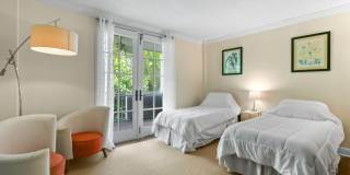 226 Brazilian Avenue Gallery 24