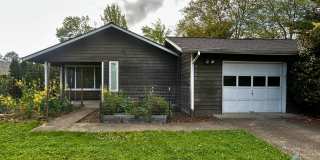 Charming 3 bedroom/1 bathroom Home Gallery 3