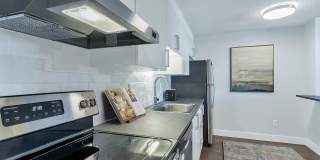 1360 N Williams Gallery 16