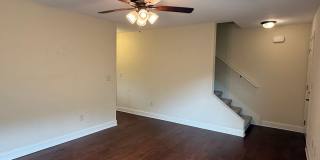 Tri level 2 bed, 2.5 bath Condo! Lakeridge School District. Gallery 8
