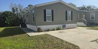 1400 Banana Road Gallery 1