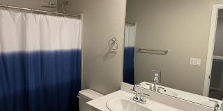 Spacious 3BR House in Aurora Gallery 12