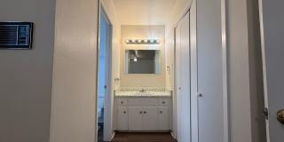1/1 Triplex - End Unit /No Carpet / Vinyl Plank Flooring / Lots of Parking / CISD Gallery 15