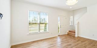 Spring deal : 500$ rewards for a 15 month rental lease - Elegant  3br/2.5 bath Townhome available- well maintained and like New Gallery 3