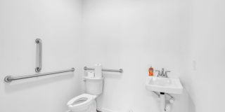 412 MADISON TRADE Plaza SE Gallery 27