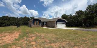 Beautiful 3 Bedroom, 2 Bathroom Home on a 2.14 Acre Corner Lot! Gallery 4