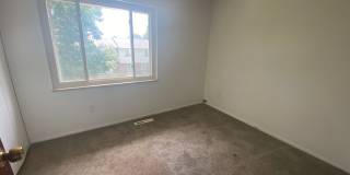 Nice 3 bedroom townhome in Aurora Gallery 18