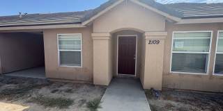 Tulare unit Near Shopping Center Available Now! Gallery 1